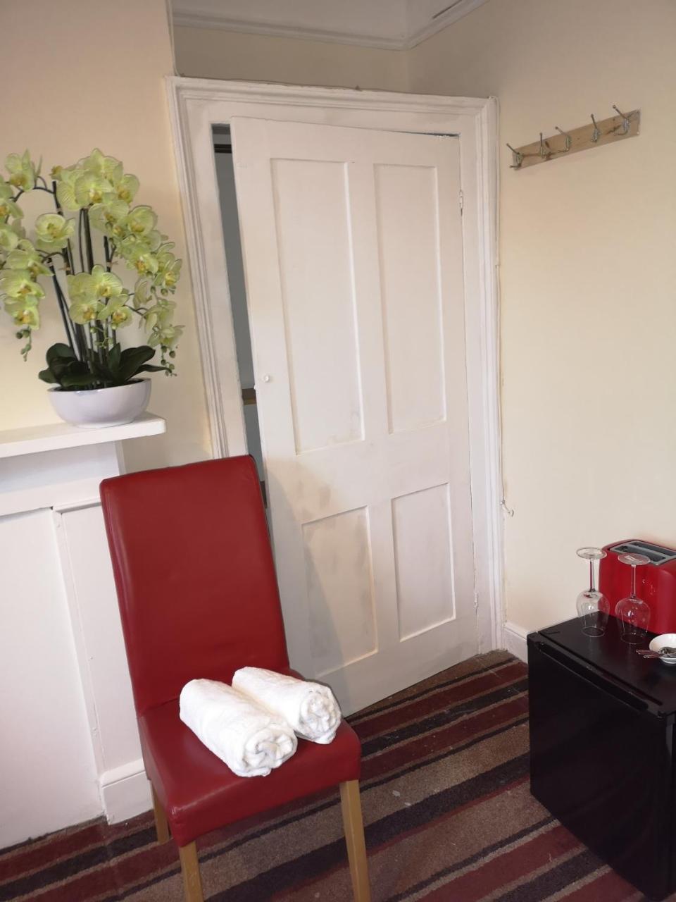 Red Carpet Guesthouse Reading Ngoại thất bức ảnh